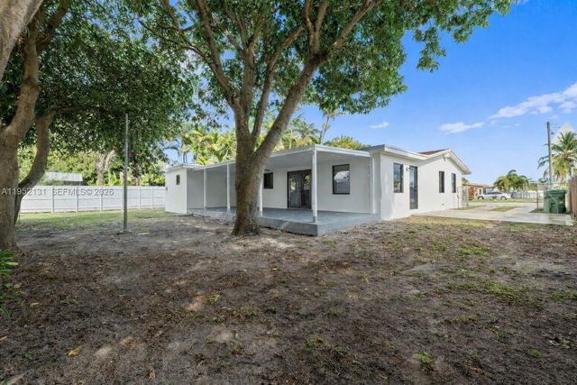 6950 W 10th Ave, Hialeah, FL 33014