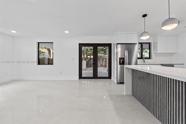 6950 W 10th Ave, Hialeah, FL 33014