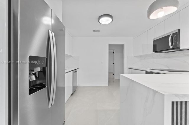 6950 W 10th Ave, Hialeah, FL 33014