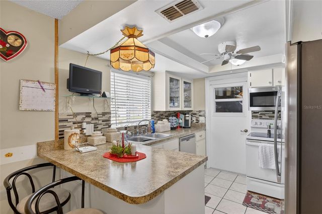 3312 N LAKE DRIVE, Plant City, FL 33563