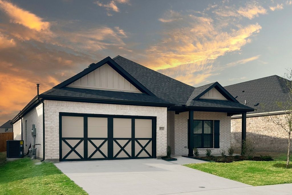 572 Oak Creek, Lavon, TX 75166