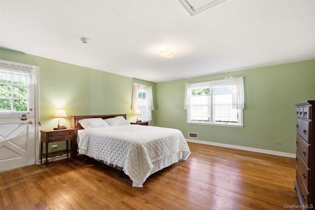 1936 Midlane, Muttontown, NY 11791