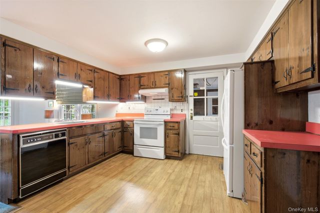 1936 Midlane, Muttontown, NY 11791