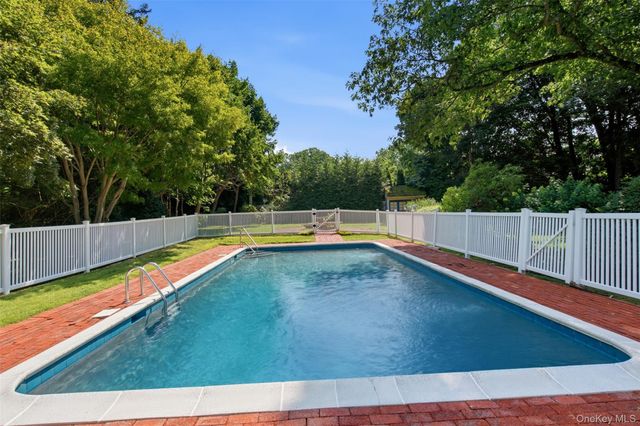1936 Midlane, Muttontown, NY 11791