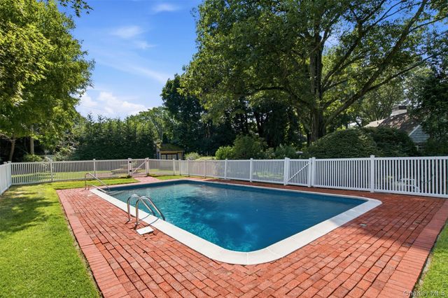 1936 Midlane, Muttontown, NY 11791