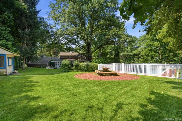 1936 Midlane, Muttontown, NY 11791