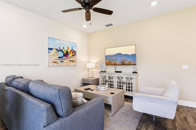 2971 Castaway Lane, Kissimmee, FL 34747