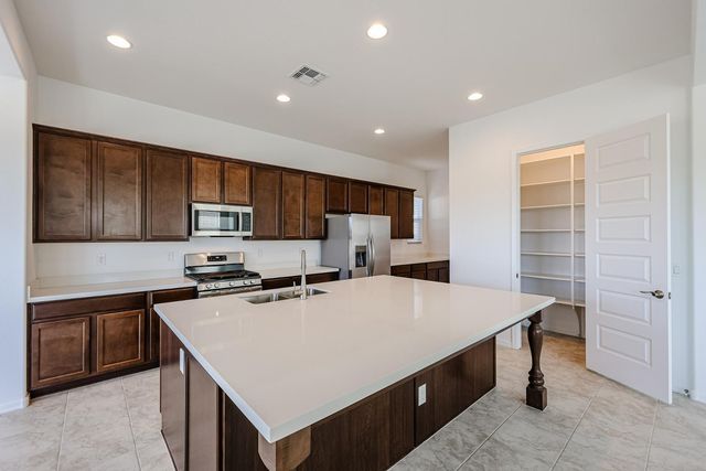 7677 W Smoketree Drive, Peoria, AZ 85383