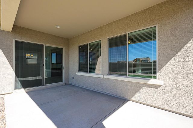 7677 W Smoketree Drive, Peoria, AZ 85383