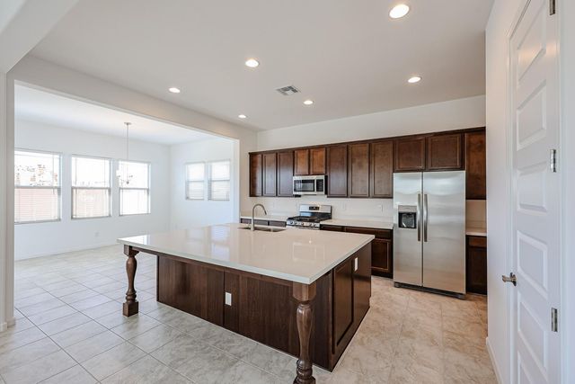 7677 W Smoketree Drive, Peoria, AZ 85383