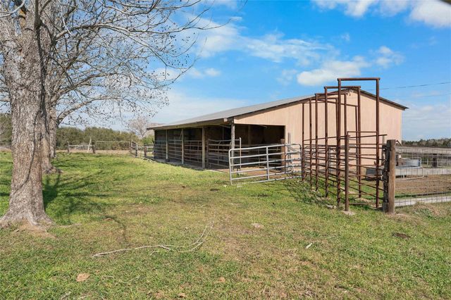 3120 Us Highway 77-A S, Hallettsville, TX 77964