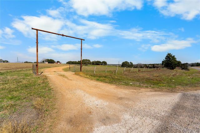 3120 Us Highway 77-A S, Hallettsville, TX 77964