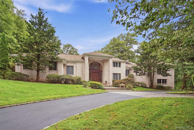 3 White Birch Road, Oyster Bay Cove, NY 11791