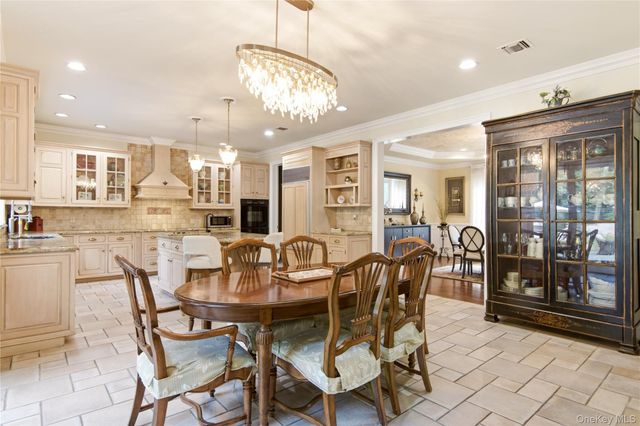 3 White Birch Road, Oyster Bay Cove, NY 11791