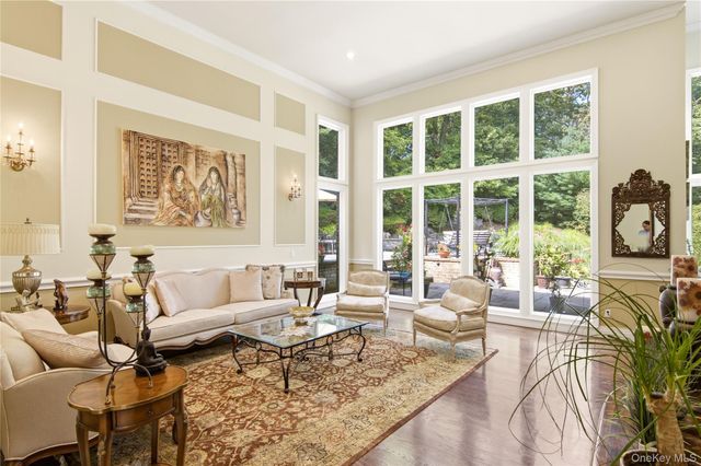 3 White Birch Road, Oyster Bay Cove, NY 11791
