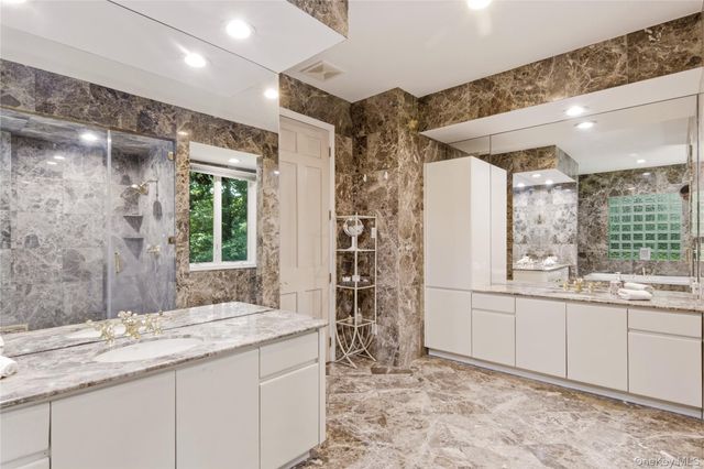 3 White Birch Road, Oyster Bay Cove, NY 11791