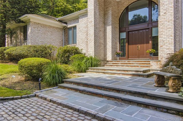 3 White Birch Road, Oyster Bay Cove, NY 11791