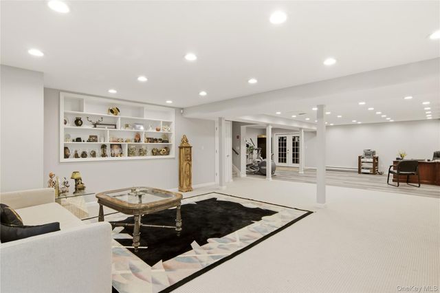 3 White Birch Road, Oyster Bay Cove, NY 11791
