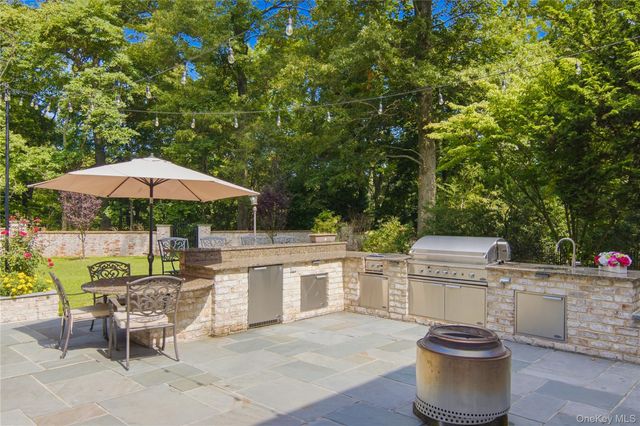 3 White Birch Road, Oyster Bay Cove, NY 11791