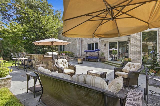 3 White Birch Road, Oyster Bay Cove, NY 11791