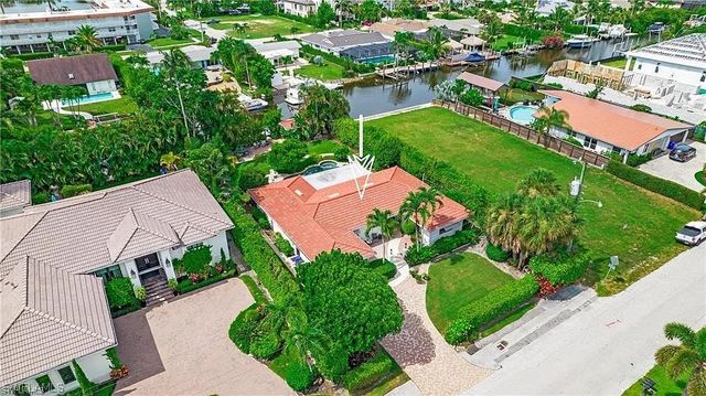 1600 Curlew AVE, Naples, FL 34102