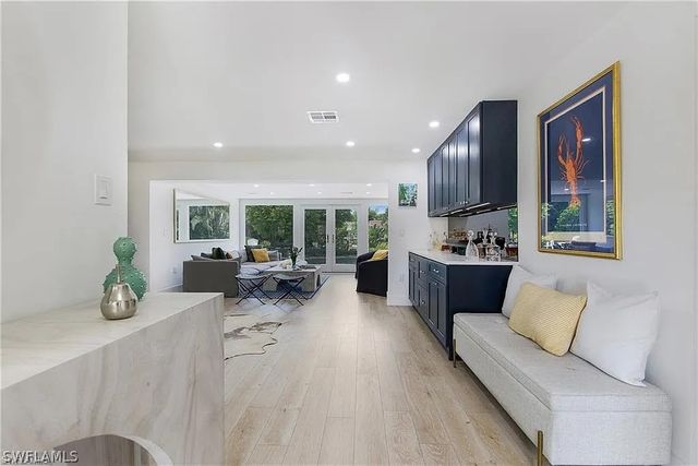 1600 Curlew AVE, Naples, FL 34102