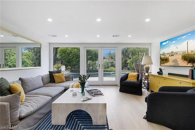 1600 Curlew AVE, Naples, FL 34102