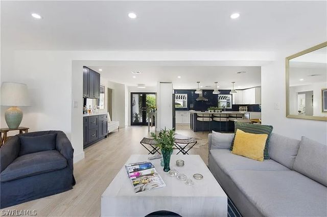 1600 Curlew AVE, Naples, FL 34102