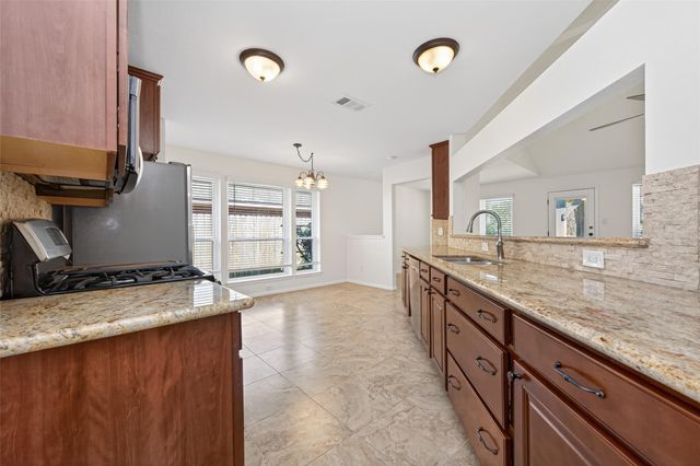 2215 Friarwood Trail, Kingwood, TX 77339