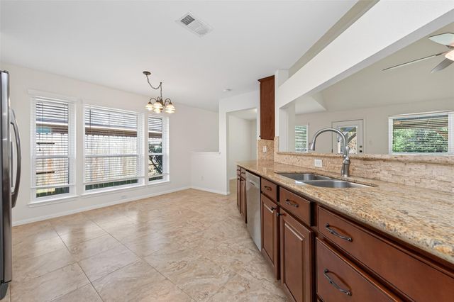 2215 Friarwood Trail, Kingwood, TX 77339