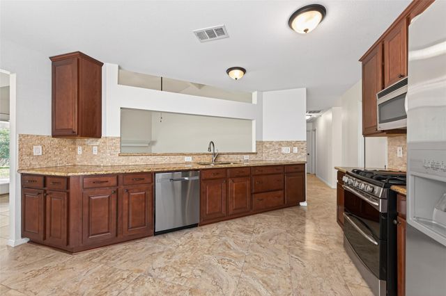 2215 Friarwood Trail, Kingwood, TX 77339