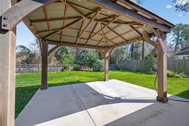 2215 Friarwood Trail, Kingwood, TX 77339