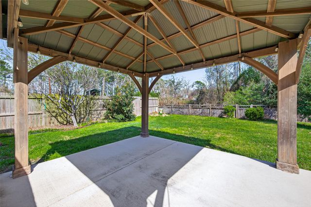 2215 Friarwood Trail, Kingwood, TX 77339