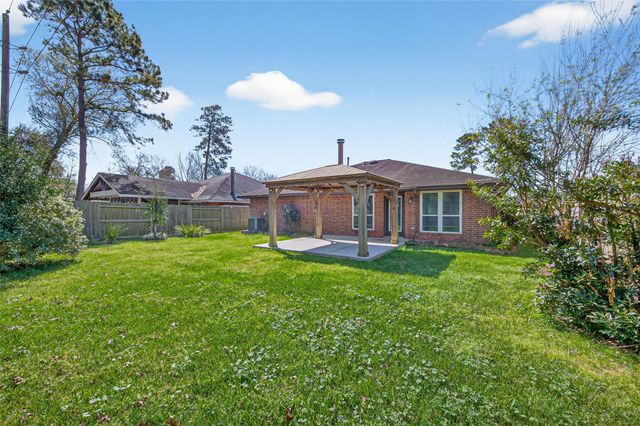 2215 Friarwood Trail, Kingwood, TX 77339