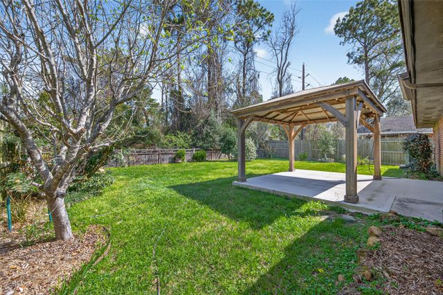 2215 Friarwood Trail, Kingwood, TX 77339