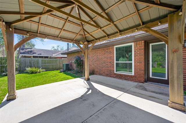 2215 Friarwood Trail, Kingwood, TX 77339