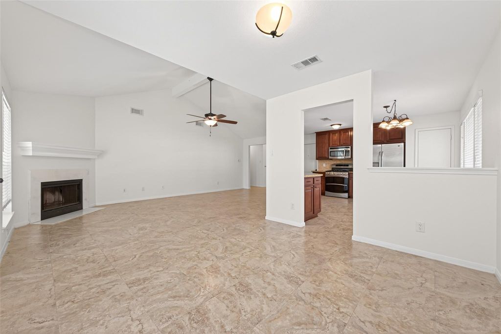 Image 17 of property listing at 2215 Friarwood Trail, Kingwood, TX 77339