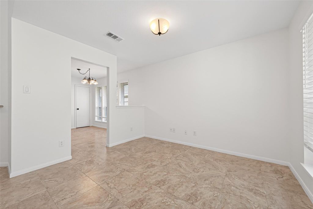 Image 19 of property listing at 2215 Friarwood Trail, Kingwood, TX 77339