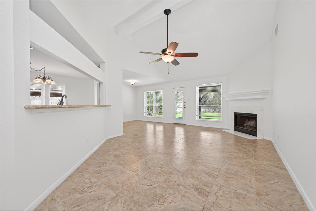 Image 22 of property listing at 2215 Friarwood Trail, Kingwood, TX 77339