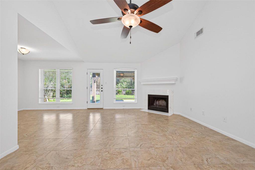 Image 23 of property listing at 2215 Friarwood Trail, Kingwood, TX 77339