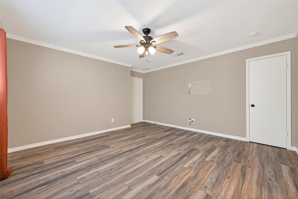 Image 30 of property listing at 2215 Friarwood Trail, Kingwood, TX 77339