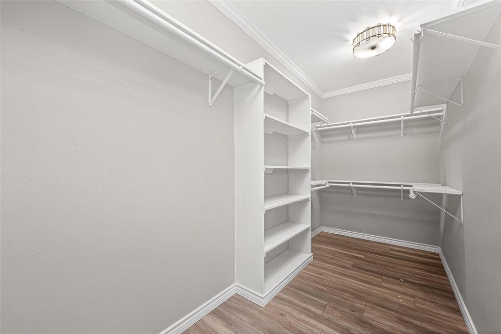 Image 35 of property listing at 2215 Friarwood Trail, Kingwood, TX 77339