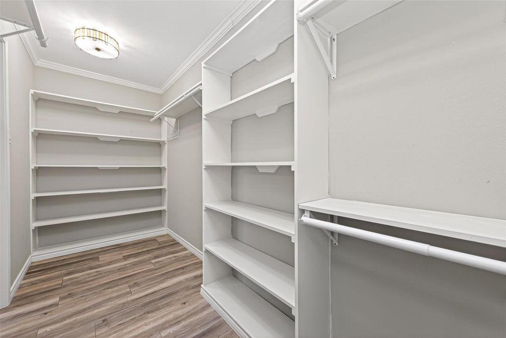 Image 36 of property listing at 2215 Friarwood Trail, Kingwood, TX 77339