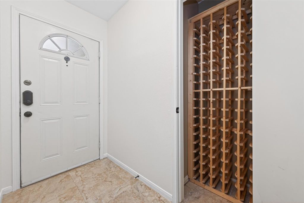 Image 9 of property listing at 2215 Friarwood Trail, Kingwood, TX 77339