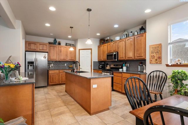 3515 S Keller Street, Kennewick, WA 99337