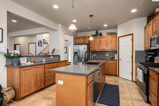 3515 S Keller Street, Kennewick, WA 99337