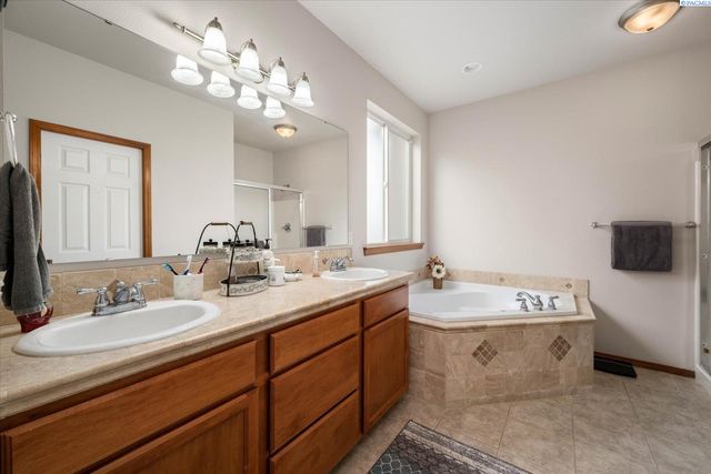 3515 S Keller Street, Kennewick, WA 99337