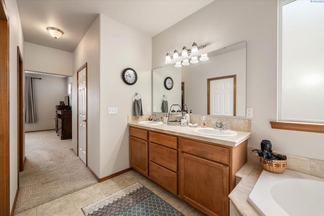 3515 S Keller Street, Kennewick, WA 99337