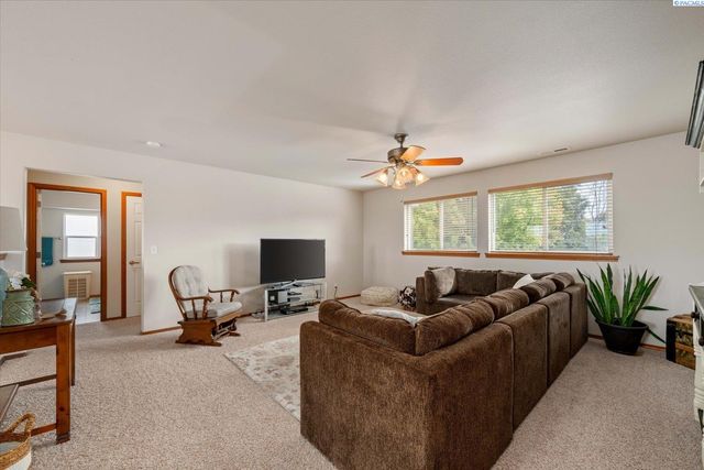 3515 S Keller Street, Kennewick, WA 99337