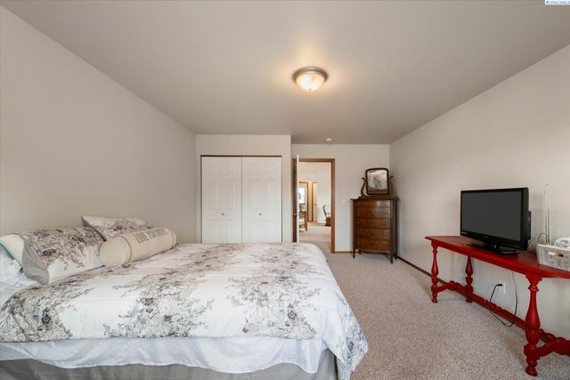 3515 S Keller Street, Kennewick, WA 99337